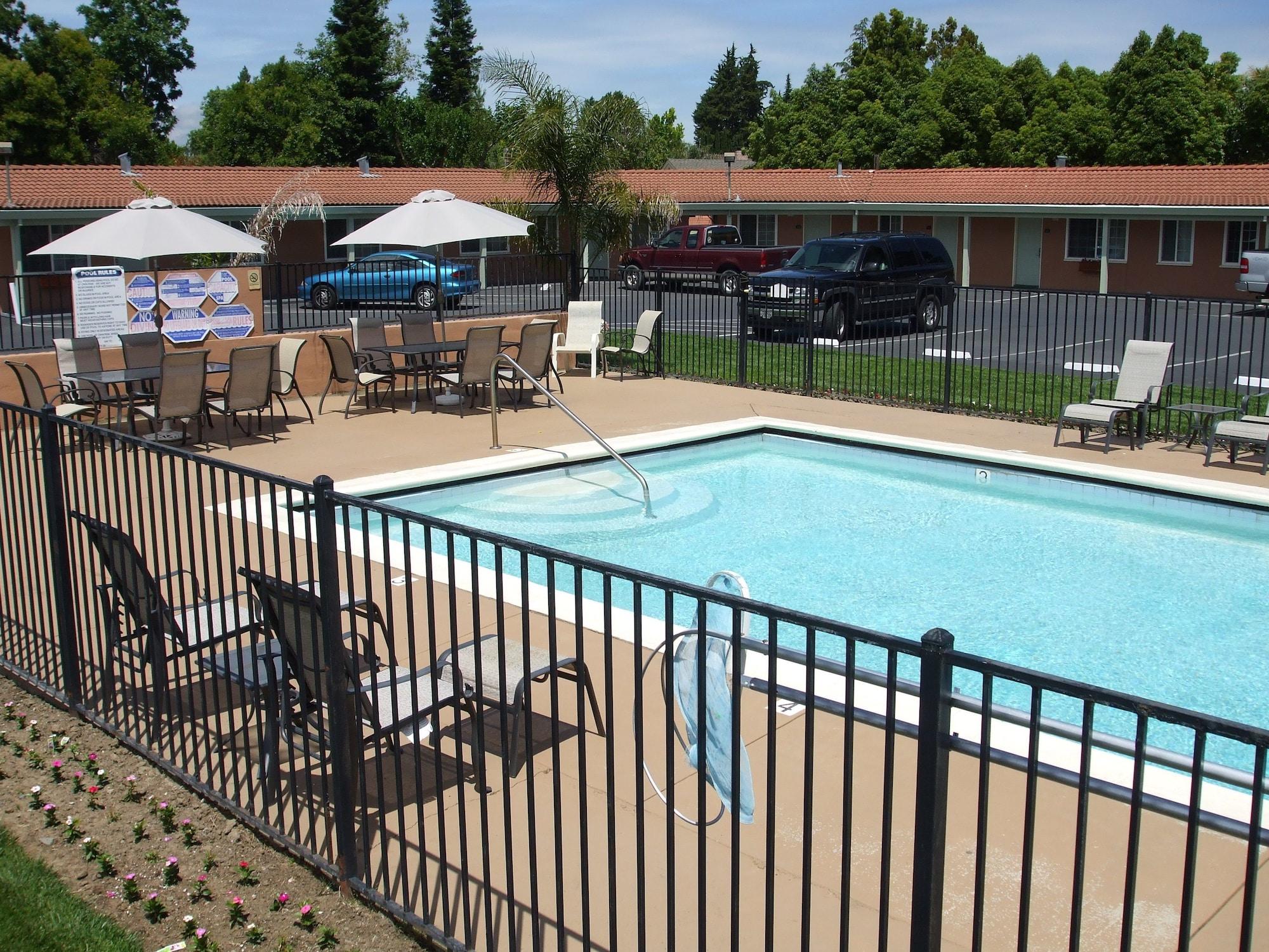 Tri-Valley Inn & Suites Pleasanton Buitenkant foto