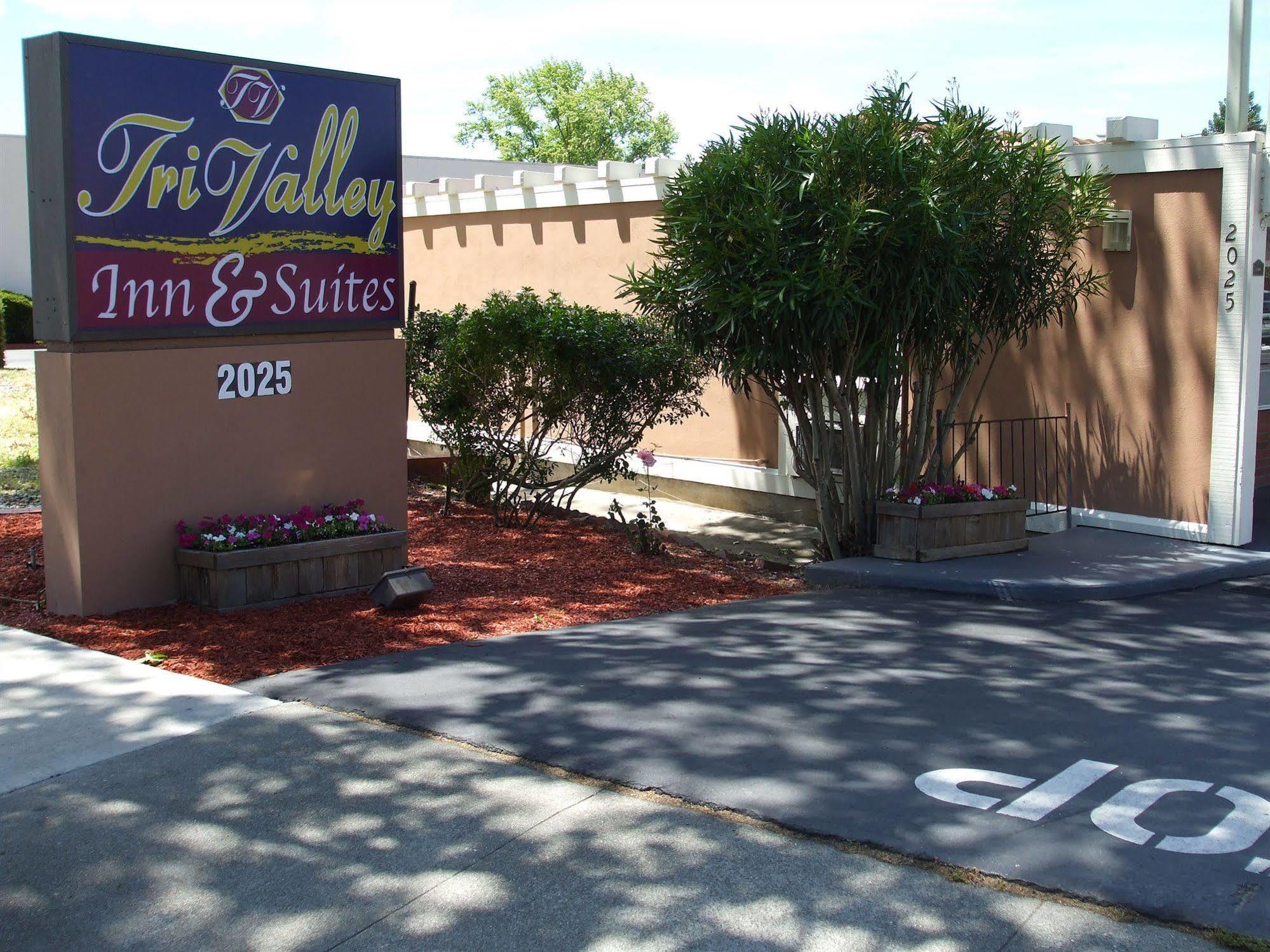 Tri-Valley Inn & Suites Pleasanton Buitenkant foto