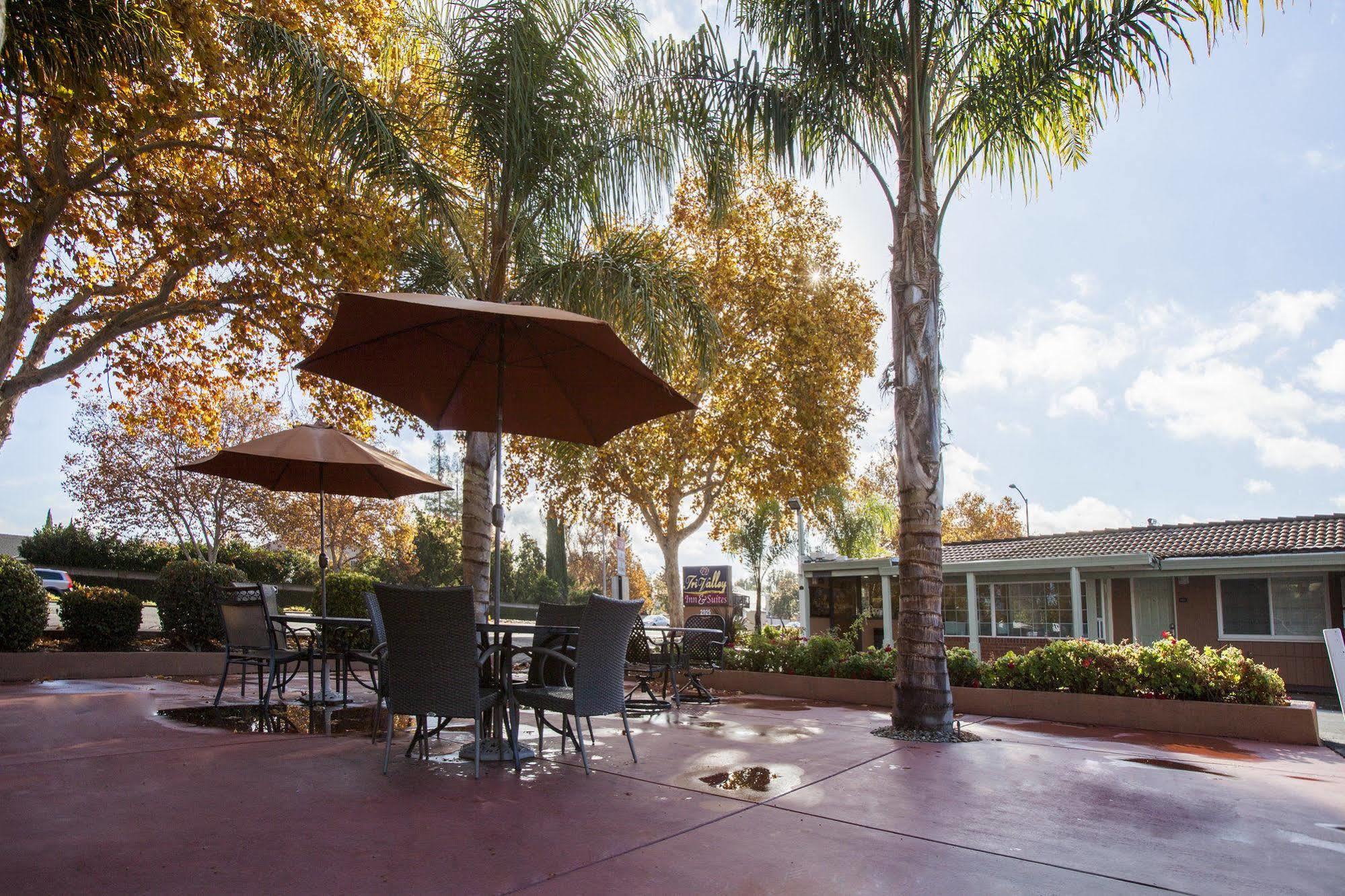 Tri-Valley Inn & Suites Pleasanton Buitenkant foto