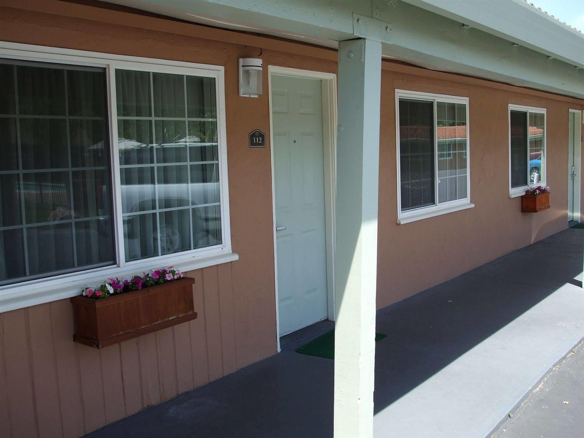 Tri-Valley Inn & Suites Pleasanton Buitenkant foto